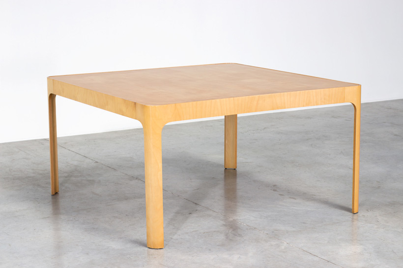 Birch wooden dinning table with curved legs img 6