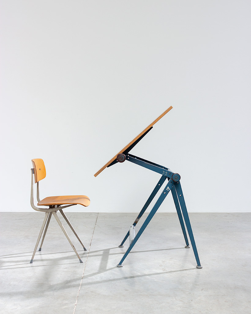 Blue Reply desk table designed by Wim Rietveld and Friso Kramer chair
