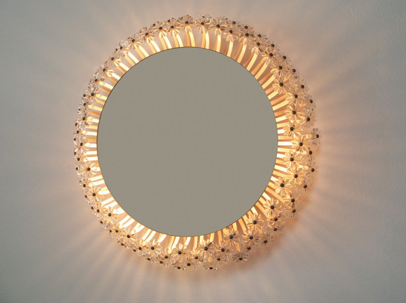 Circular illuminated flower mirror