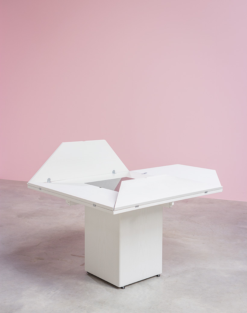 Cirkante postmodern white table Bob Van Den Berghe Pauvers 1976 img 7
