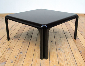 Coffee table Vico Magistretti model Arcadia 80 by Artemide