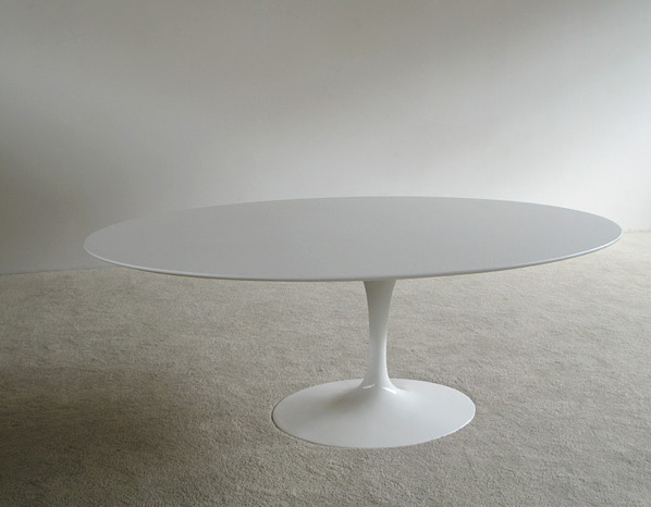 Eero Saarinen white oval tulip dinning table Knoll