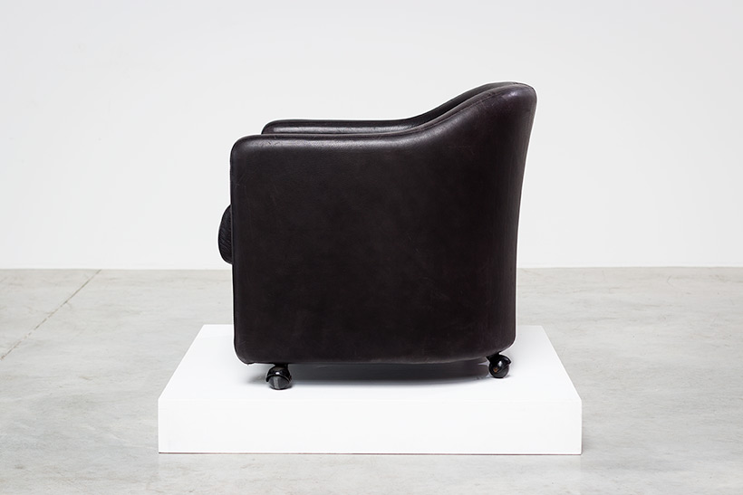 Eugenio Gerli two black leather lounge chairs Tecno Milano img 3