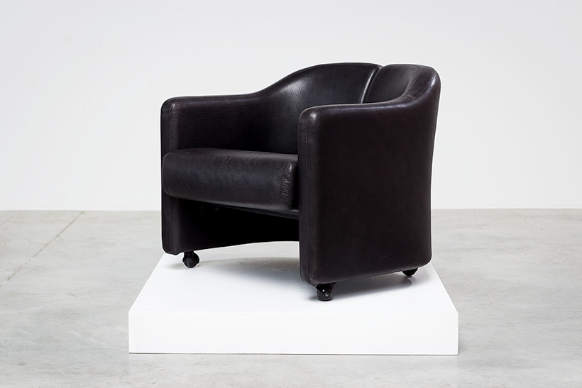 Eugenio Gerli two black leather lounge chairs Tecno Milano img 4