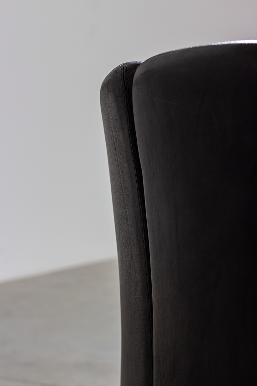 Eugenio Gerli two black leather lounge chairs Tecno Milano img 7