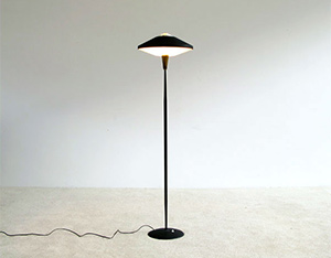 Floor lamp inspired by UFO craze 1950