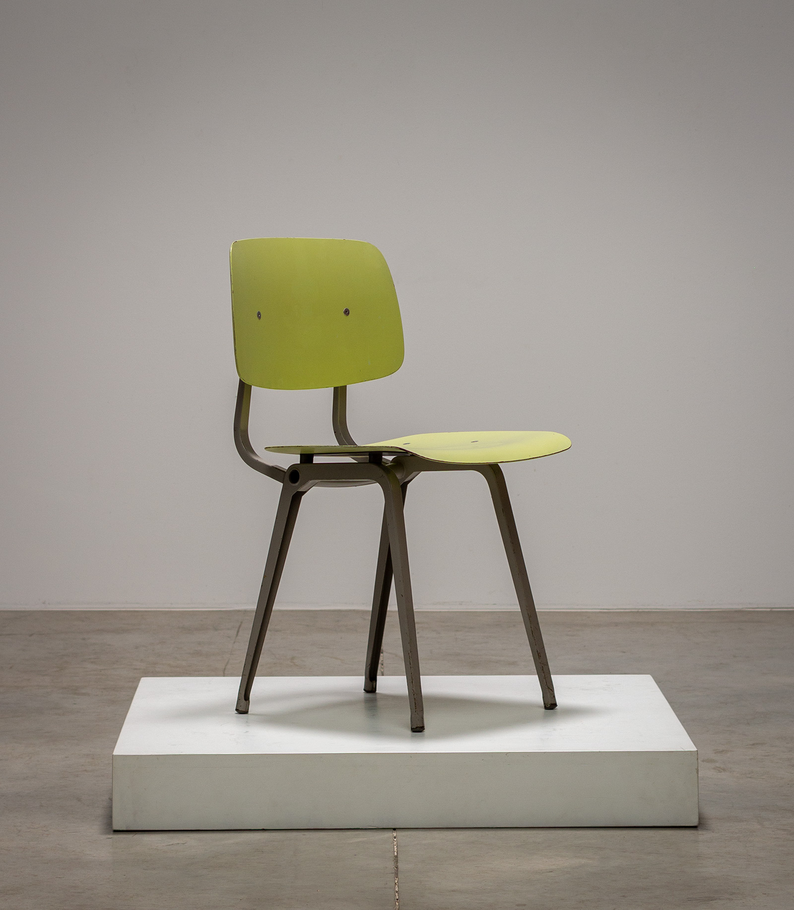 Friso Kramer 1960 Lime and grey metal Revolt chair img 6