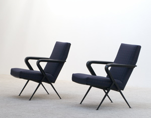 Friso Kramer pair of Repose lounge chairs Ahrend De Cirkel
