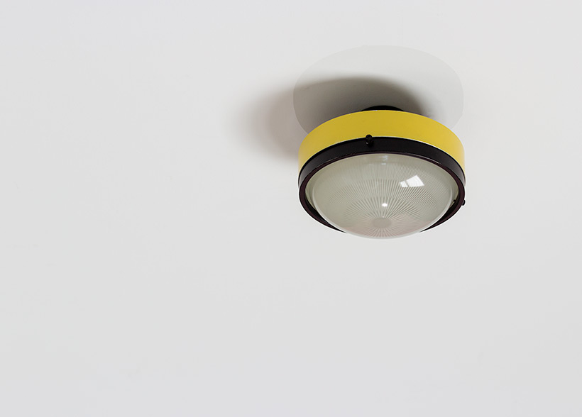 Gino Sarfatti Arteluce yellow and black ceiling light 3027 p img 7
