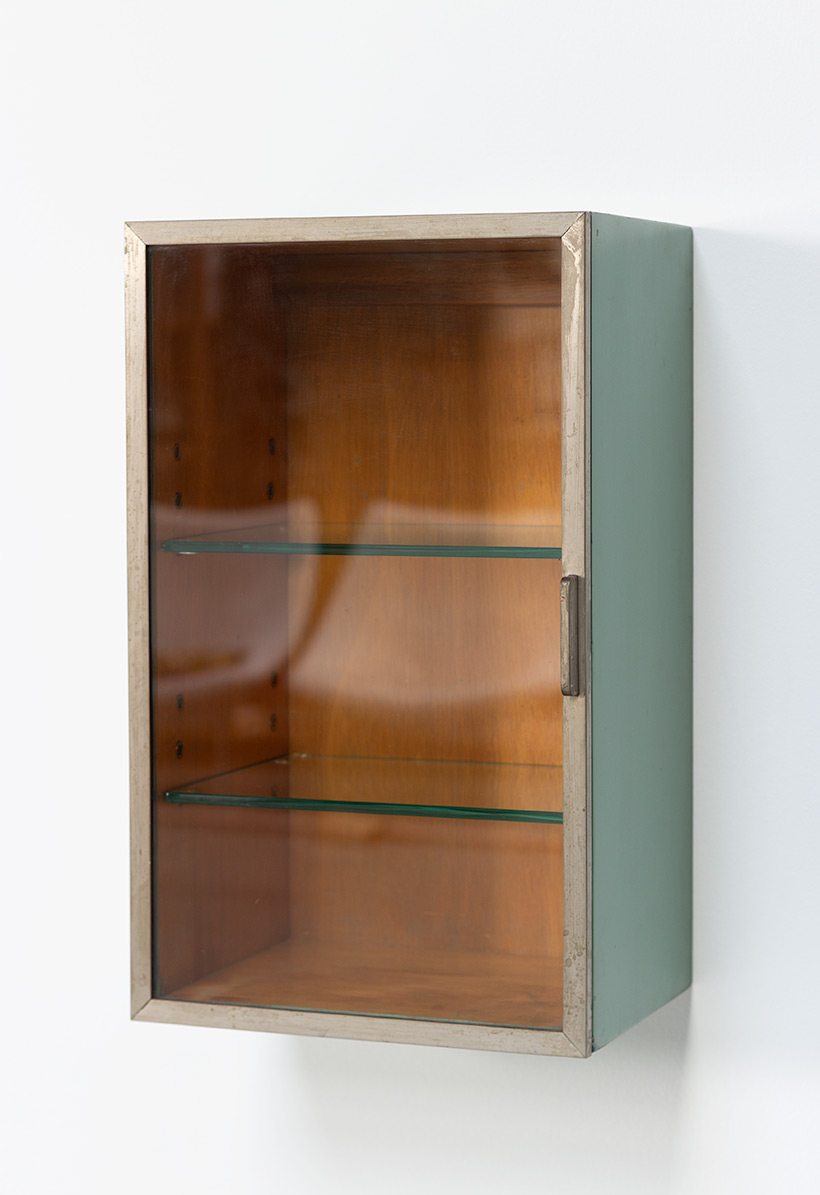 Modernist Pharmacy cabinet by H. Pander The Netherlands 1930 img 4