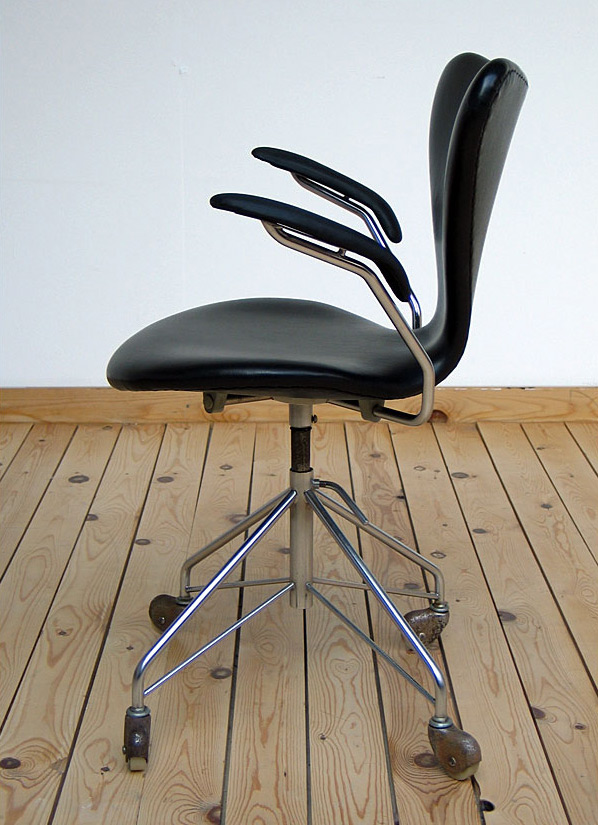 Office swivel armchair model 3107 Arne Jacobsen for Fritz Hansen