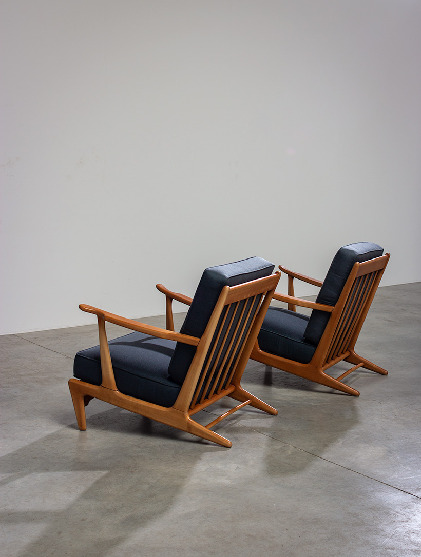 Pair of sculptural Scandinavian Lounge Chairs Mid Modern design 1960s img 7