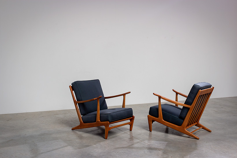 Pair of sculptural Scandinavian Lounge Chairs Mid Modern design 1960s img 8