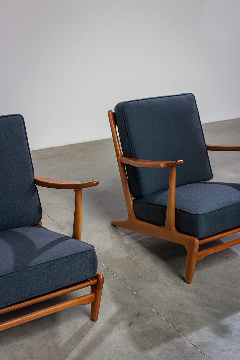 Pair of sculptural Scandinavian Lounge Chairs Mid Modern design 1960s img 9